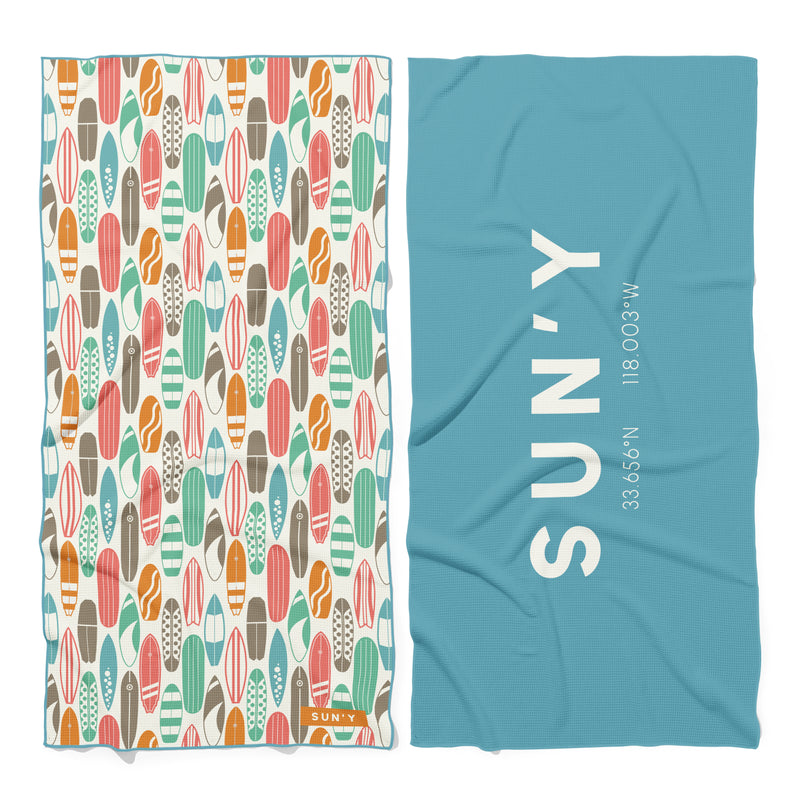 SUN'Y Beach Collection Huntington sand free beach towel with coastal blue and white design