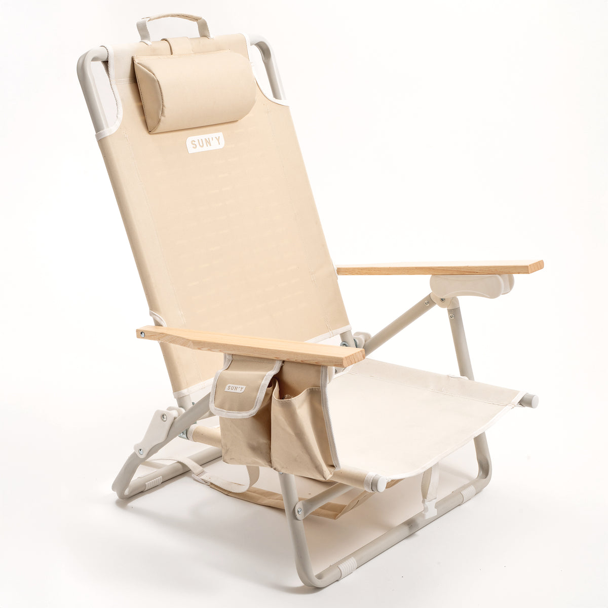 SUN'Y ESCAPES backpack beach chair in Natural Sand color with beachwood armrests and rust-proof aluminum frame